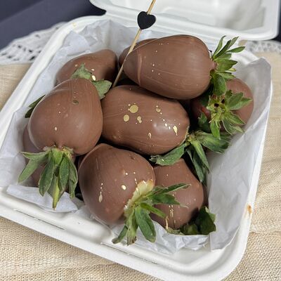 Бенто клубника в шоколаде в Elinabuket по цене 1600 ₽