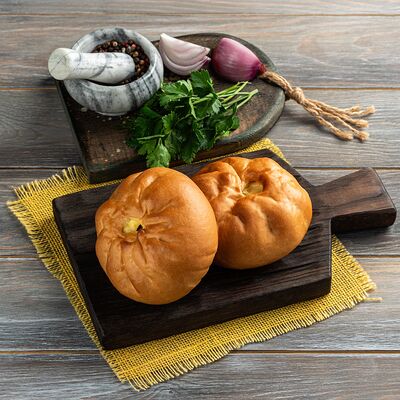 Ватрушка мясная с картошкой в Пышнотесто по цене 121 ₽