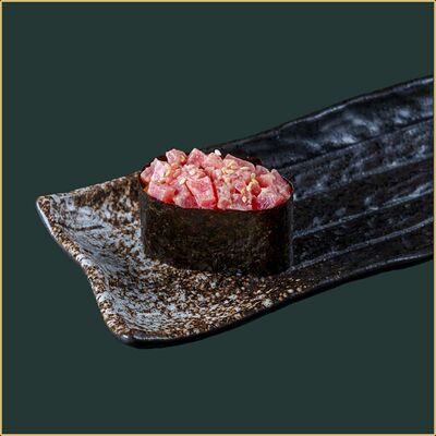 Суши Тунец острый в Happy Fish Premium по цене 155 ₽