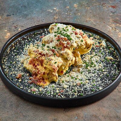 Крылья сырные с криспи беконом, крекерами и зелёным луком в Frank by Баста по цене 720 ₽