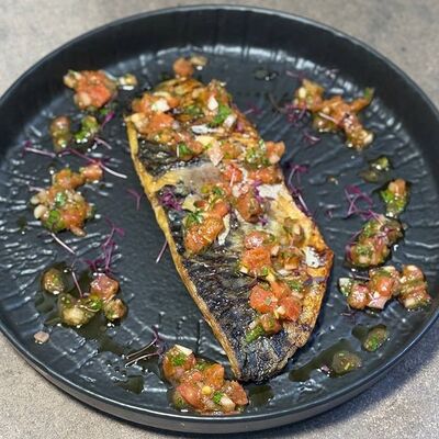 Скумбрия с томатной сальсой в Семейное кафе Дача по цене 990 ₽