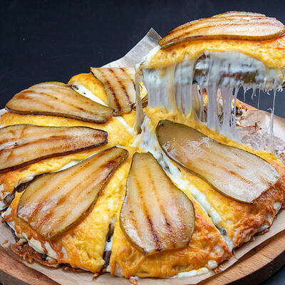 Пицца Бешеная груша в Crazy Brothers по цене 2030 ₽