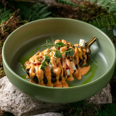 Запечённый баклажан с соусом Ромеско в Павлин 2.0 по цене 570 ₽