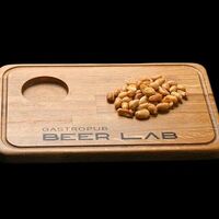 Жареный арахисв Beer lab