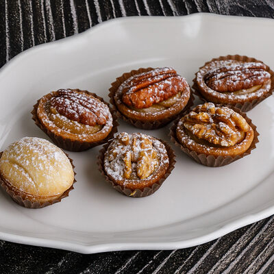 Орешки с вареной сгущенкой в Ginza по цене 490 ₽