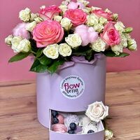 Шкатулка с клубникой и цветами Лесная Фея в FlowBerry