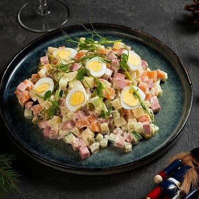 Салат Оливье с колбасой в Маймун по цене 1190