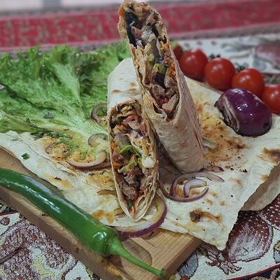 Шаурма из свинины в Огонь и дым по цене 250 ₽