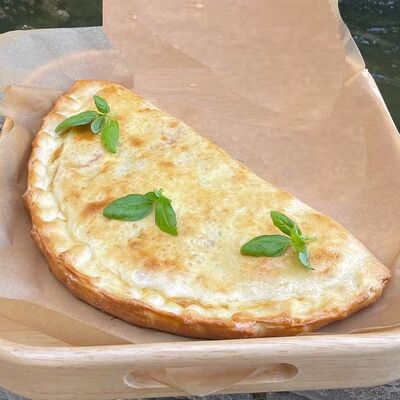 Кальцоне с лососем в Багс Банни от кафеМафия по цене 869