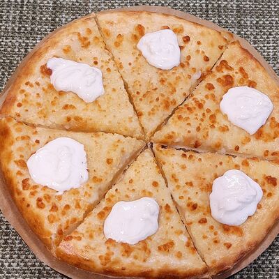 Хачапури по-мегрельски со страчателлой в Хинкали Хачапури у Чайки по цене 560 ₽