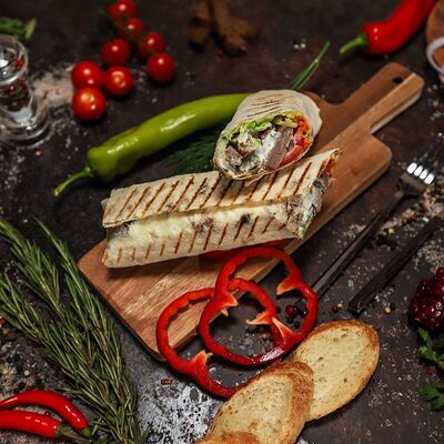 Шаурма со свининой (большая) в Шашлычная бостан по цене 499 ₽