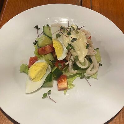 Салат кальмар с овощами в Трактир Распутинский по цене 175 ₽