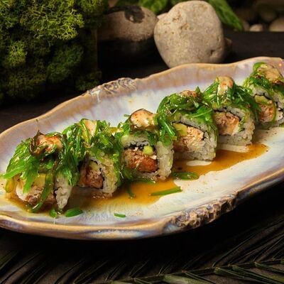 Ролл Сибуи с чукой и лососем в Эбби Noodles & Sushi Bar по цене 770