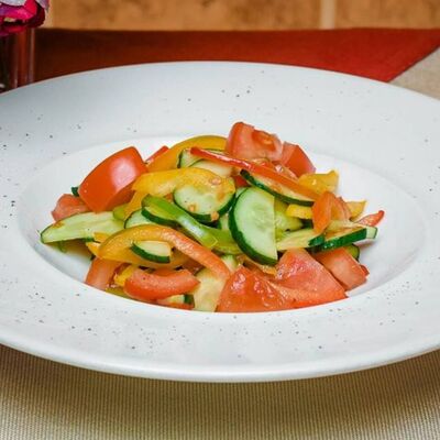 Салат Овощной в Пепперони по цене 330 ₽