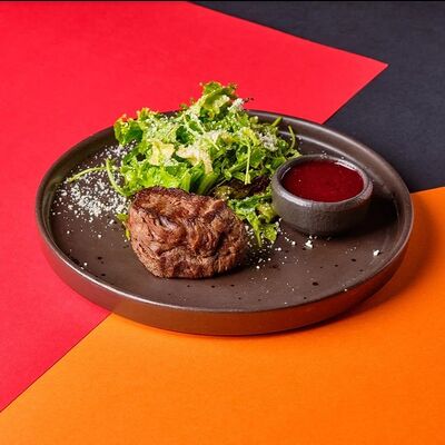 Стейк из телятины в Mesto Sushi & Grill по цене 590