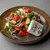 Греческий салат в 321 Club by Novikov