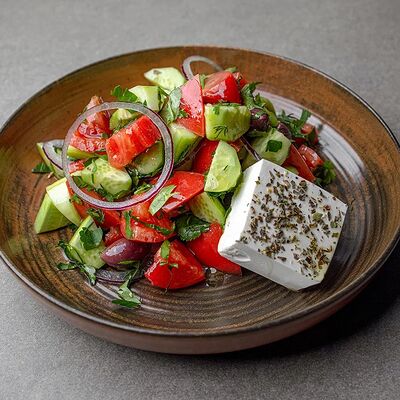 Греческий салат в 321 Club by Novikov по цене 980