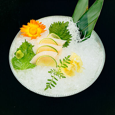 Сашими из гребешка в Mr. Lee по цене 1800 ₽