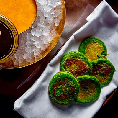 Оладьи из цукини, икра щуки и соус шантильи в Гвидон по цене 2150 ₽