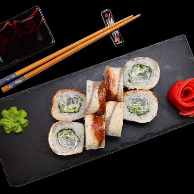 Холодный ролл Канада с угрем в 4 Лосося по цене 749