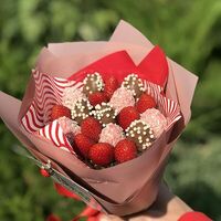 Клубничный букет Мадемуазель в FlowBerry