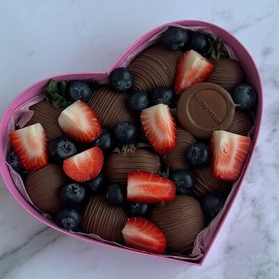 Клубника в шоколаде Сердце Youв Allowberry по цене 4500 ₽