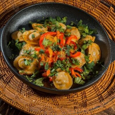 Пельмени Вок по-русски в Вятский чебурек по цене 510 ₽