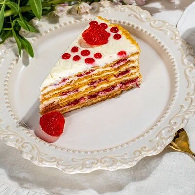 Медовик с клюквойв Lacasa по цене 450 ₽