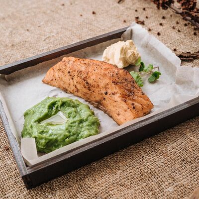 Филе подкопченного лосося в Кафе-парк Теремок по цене 755 ₽