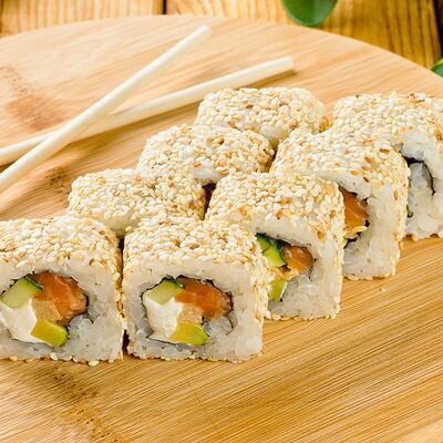 Ролл с лососем в Белый Аист по цене 475 ₽