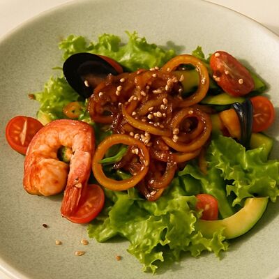 Салат с морепродуктами в ШАРОВНЯ 45 по цене 670 ₽