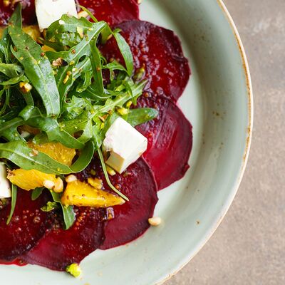 Карпаччо из свеклы, с тофу и рукколой в Дюшес по цене 440