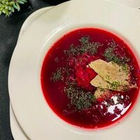 Борщ с мясным пирожком в Lemongrass