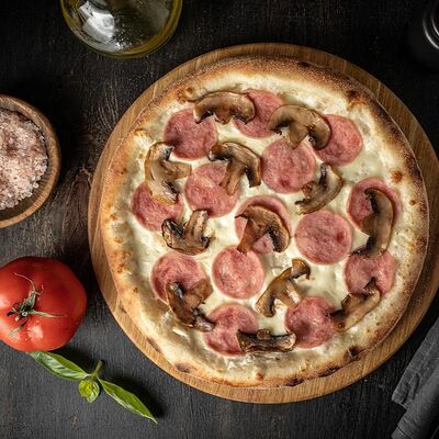 Пицца Грибосы с ветчиной 30 см в Ауфф по цене 804 ₽