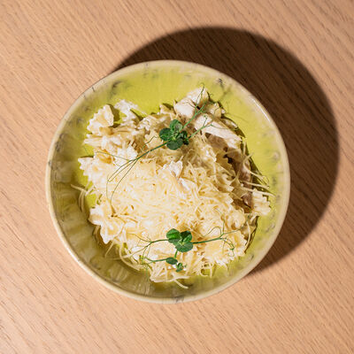 Паста Бантики в сырном соусе с филе индейки и сыром в Наша хвоя по цене 590 ₽