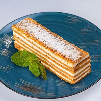 Медовик в Тарелка по цене 245 ₽