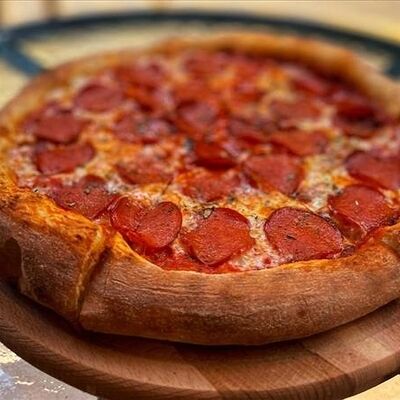 Пицца Пеперони классик в Гастропаб Ёж по цене 720 ₽