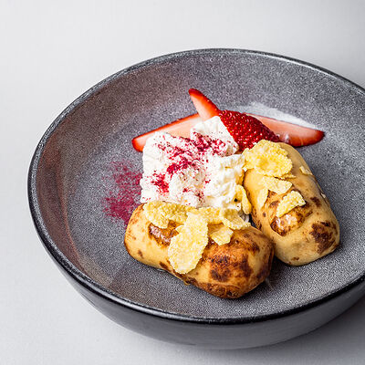 Сырники со свежей ягодой в Трай по цене 472 ₽