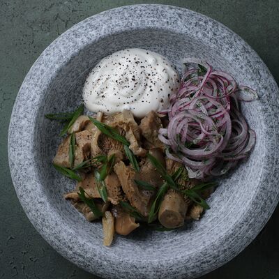 Грузди с подкопченной сметаной и красным луком в Павелецкие бани по цене 580 ₽