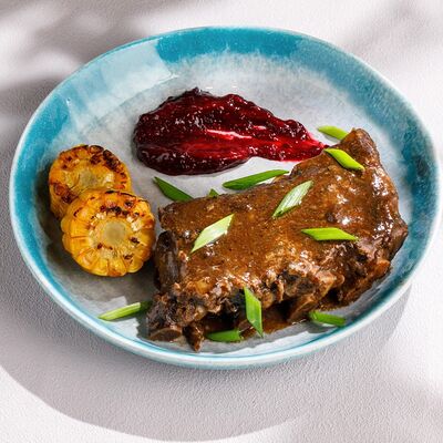 Ребра BBQ с соусом из красных ягод в Чайхана Пахвала по цене 1100 ₽