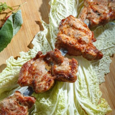 Шашлык из cвинoй шеи в МангалРум по цене 750 ₽