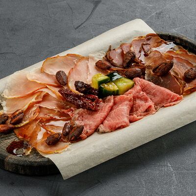 Тарелка мясных деликатесов в Brooklyn Bowl по цене 849 ₽