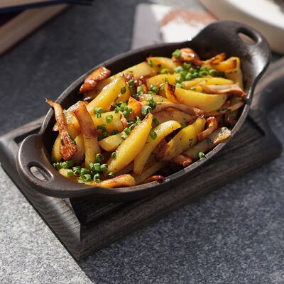 Жареха из молодого картофеля с лисичками и летним луком в Double по цене 390