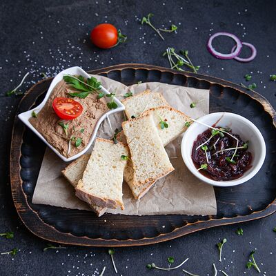 Паштет из куриной печени, с гренками и луковым конфитюром в Кафе Арабелла по цене 510 ₽
