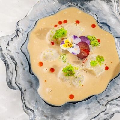 Гребешок в медово-имбирном соусев Море на Патриках по цене 890