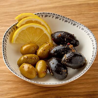 Разные оливки к вину в Нино по цене 370 ₽