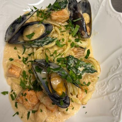 Спагетти с морепродуктами в Мандарин по цене 895 ₽