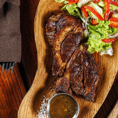 Стейк из cвинoй корейки в Моравия по цене 565 ₽