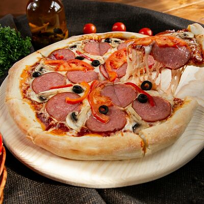 Пицца с сервелатом в Pizza Milano по цене 850 ₽