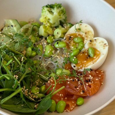 Боул с форелью и устричным соусом в Matilda по цене 800 ₽